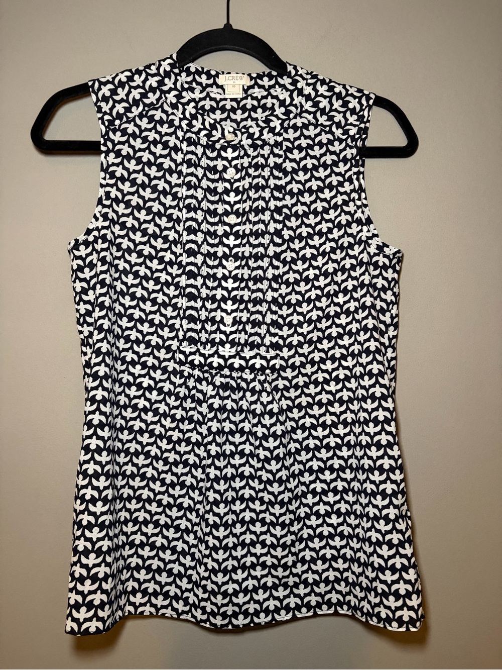 J.Crew Navy White Abstract Bird Print Pleated Button Front Sleeveless Tank Top